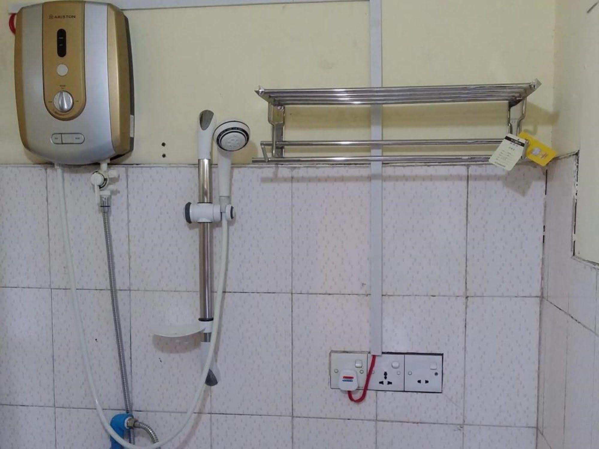 Hostel T Venus Yangon Exterior foto