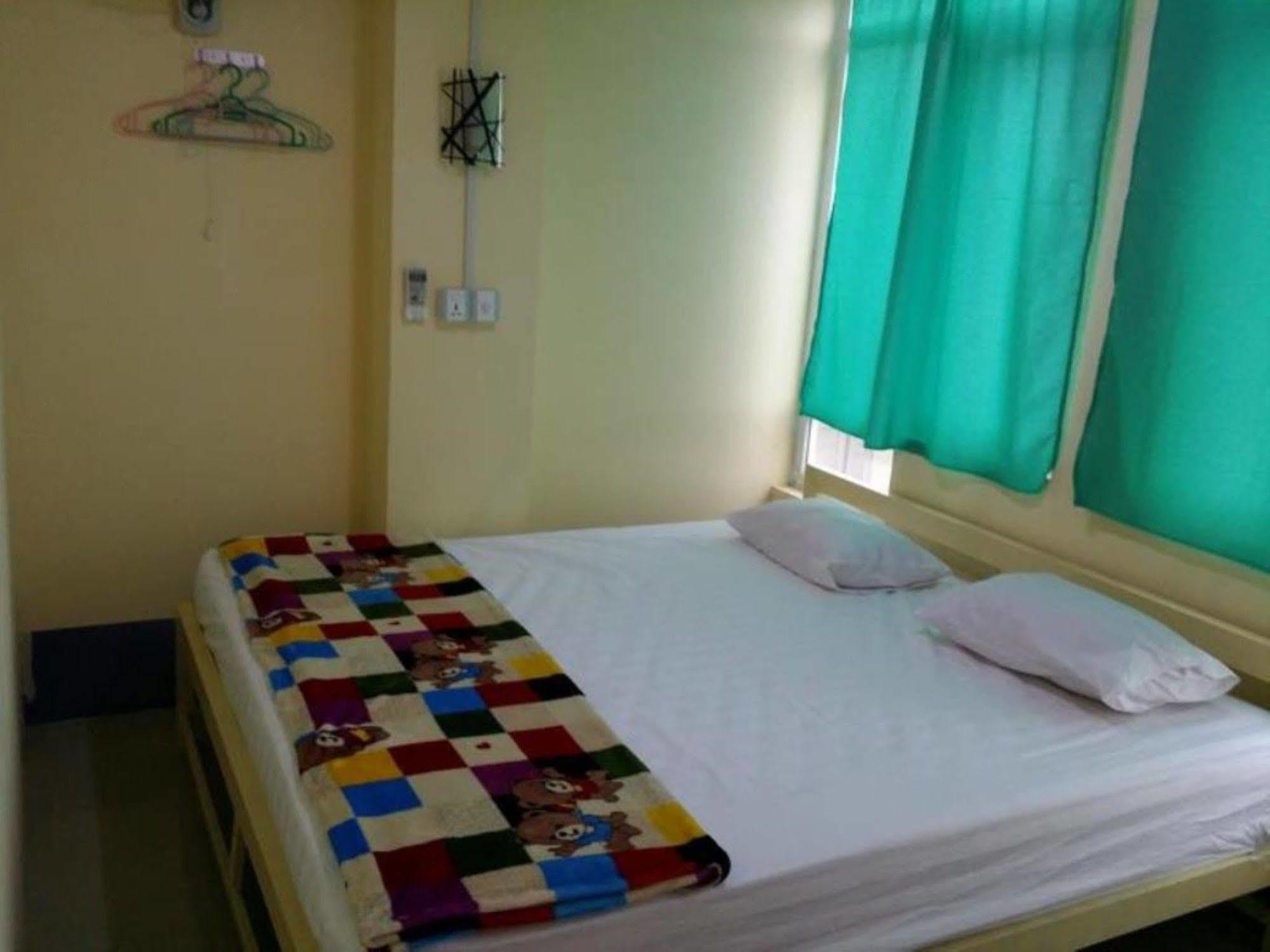 Hostel T Venus Yangon Exterior foto